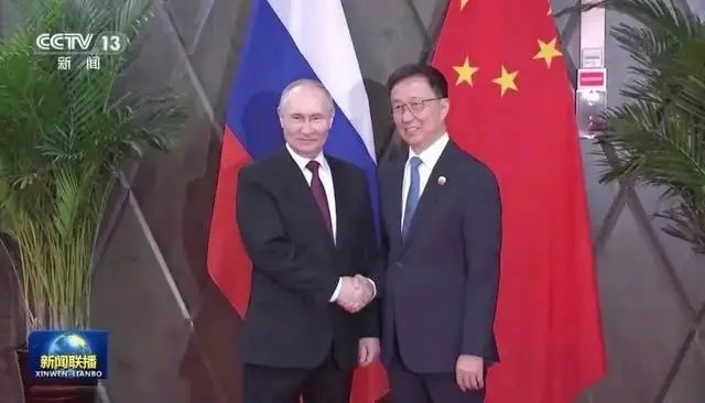 韩正同俄罗斯总统普京共同出席第八届中俄博览会开幕式